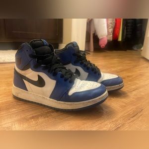 High top Nike Jordan’s - 7Y